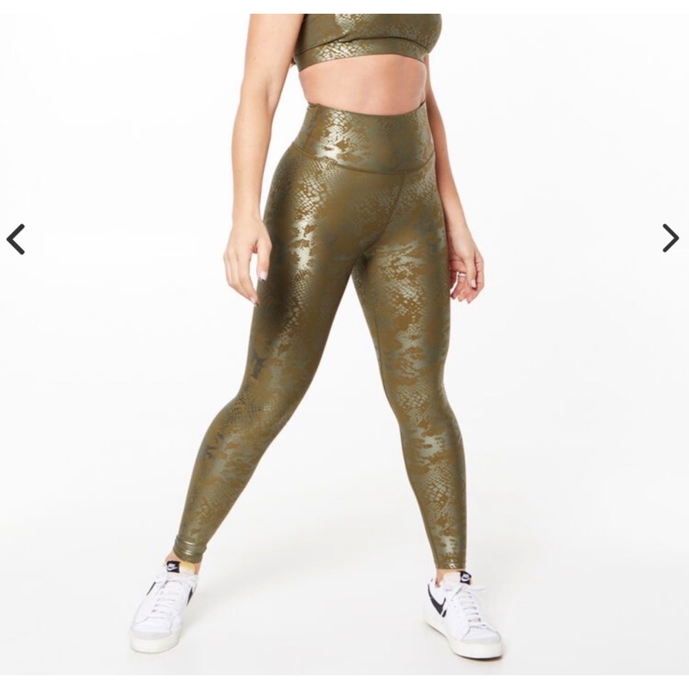 A30 SOUL BY SOULCYCLE Animal Foil Milestone Tight‎ Dark Olive Printed